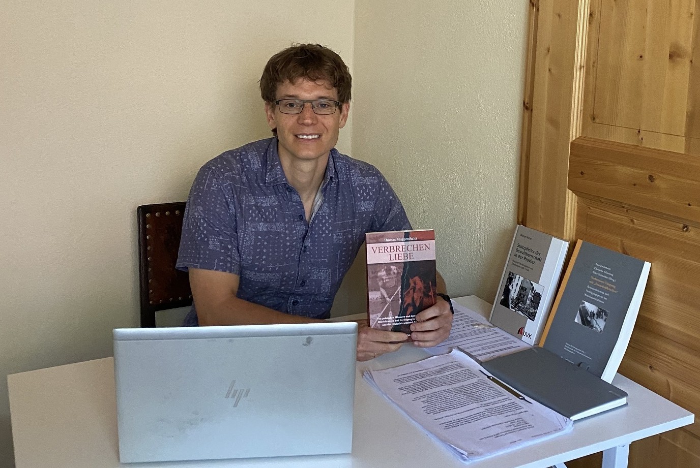 Marc Konstanzer podczas pisania pracy naukowej foto A.Bialas